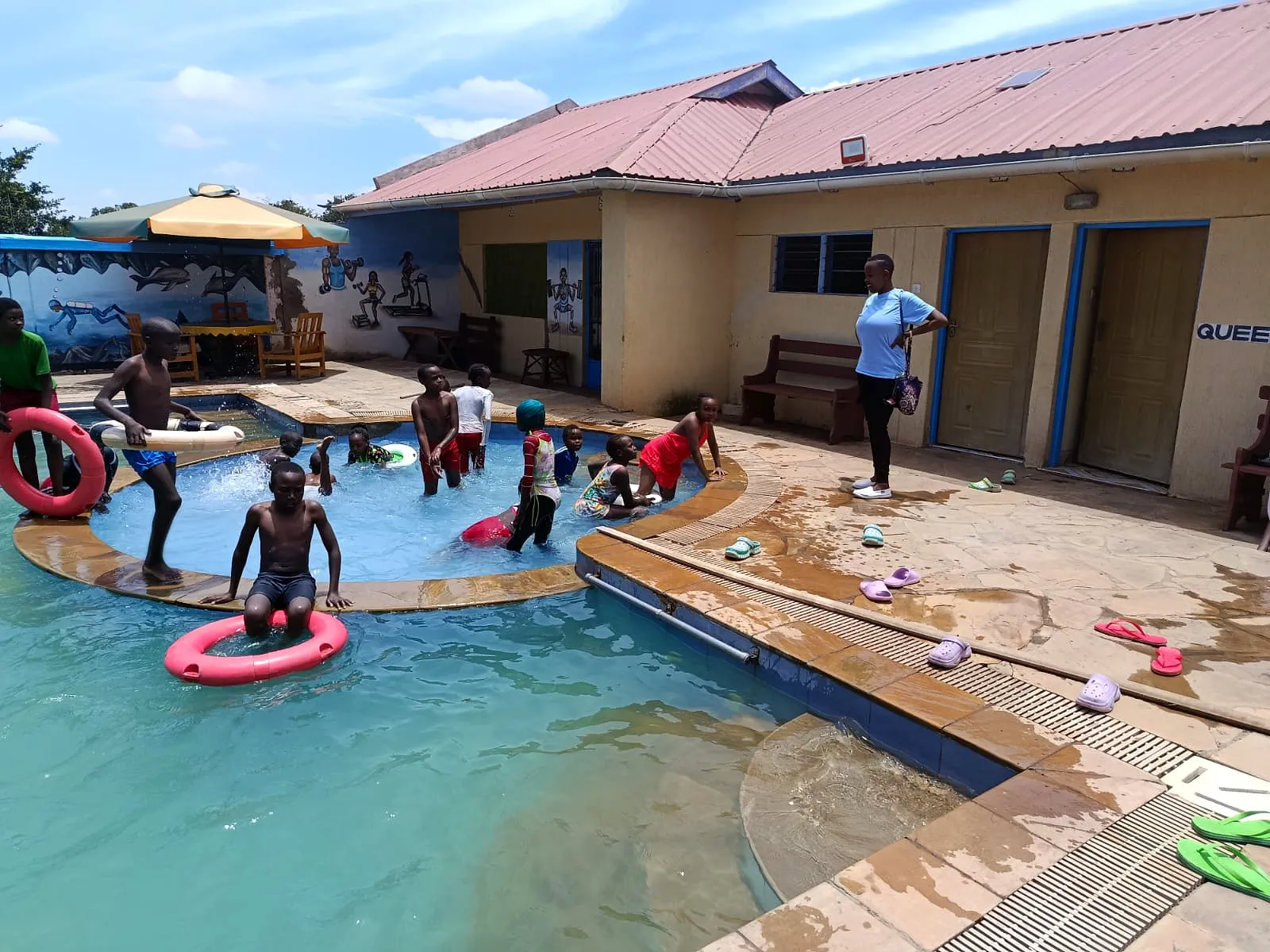 Grade 6 learners at a swimming lesson in the pool